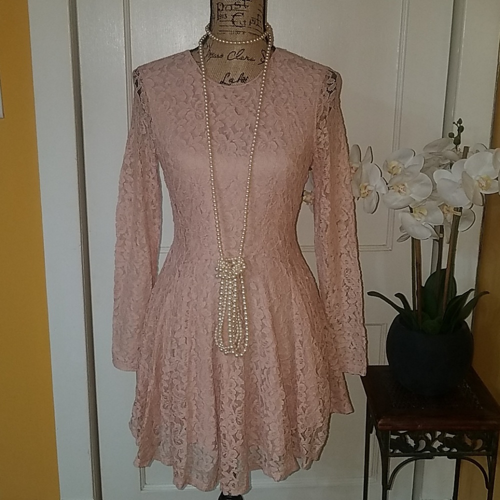 SOLD----H&M Blush pink romantic lace dress